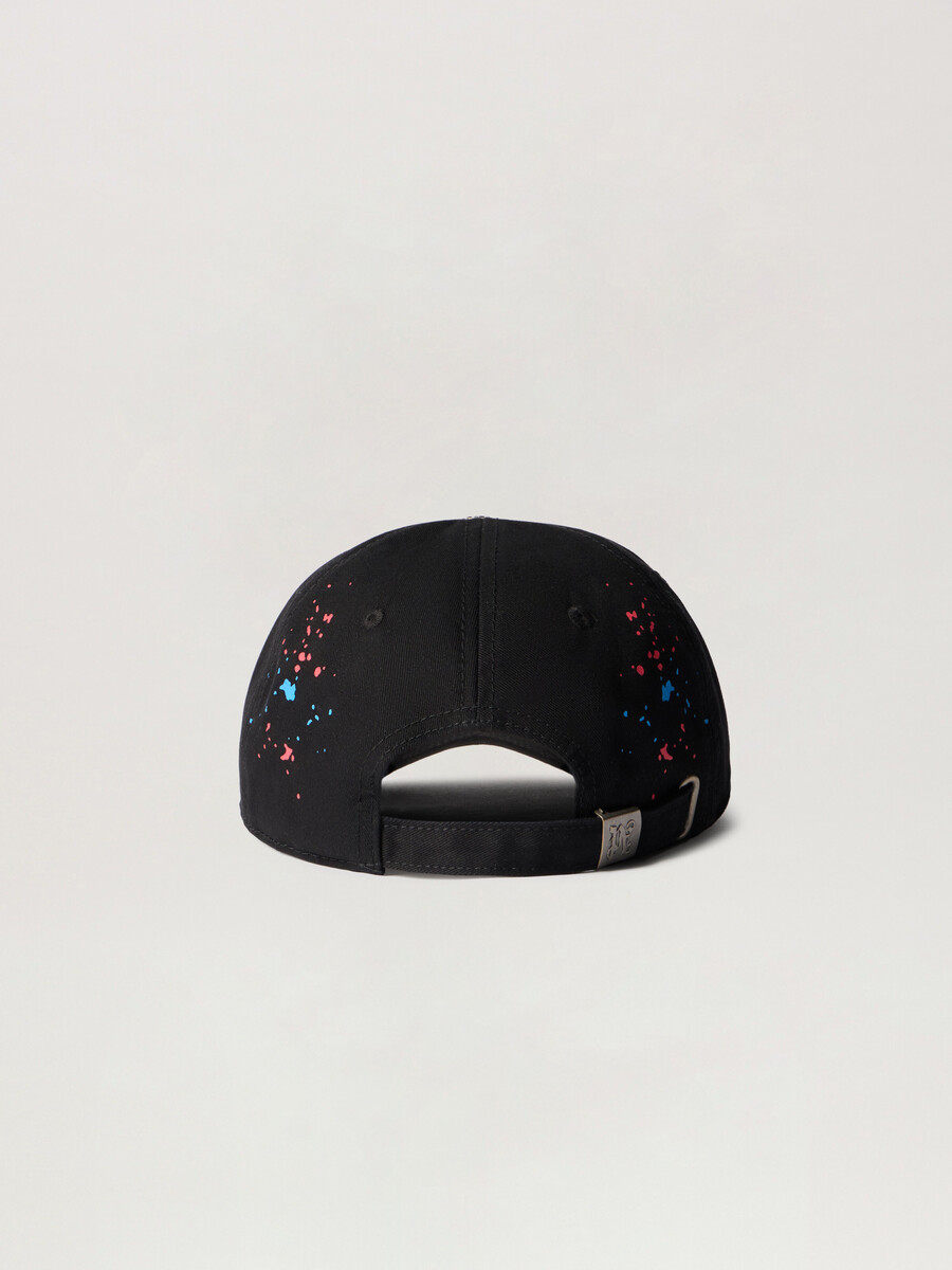 casquette peinte avec logo incurvé