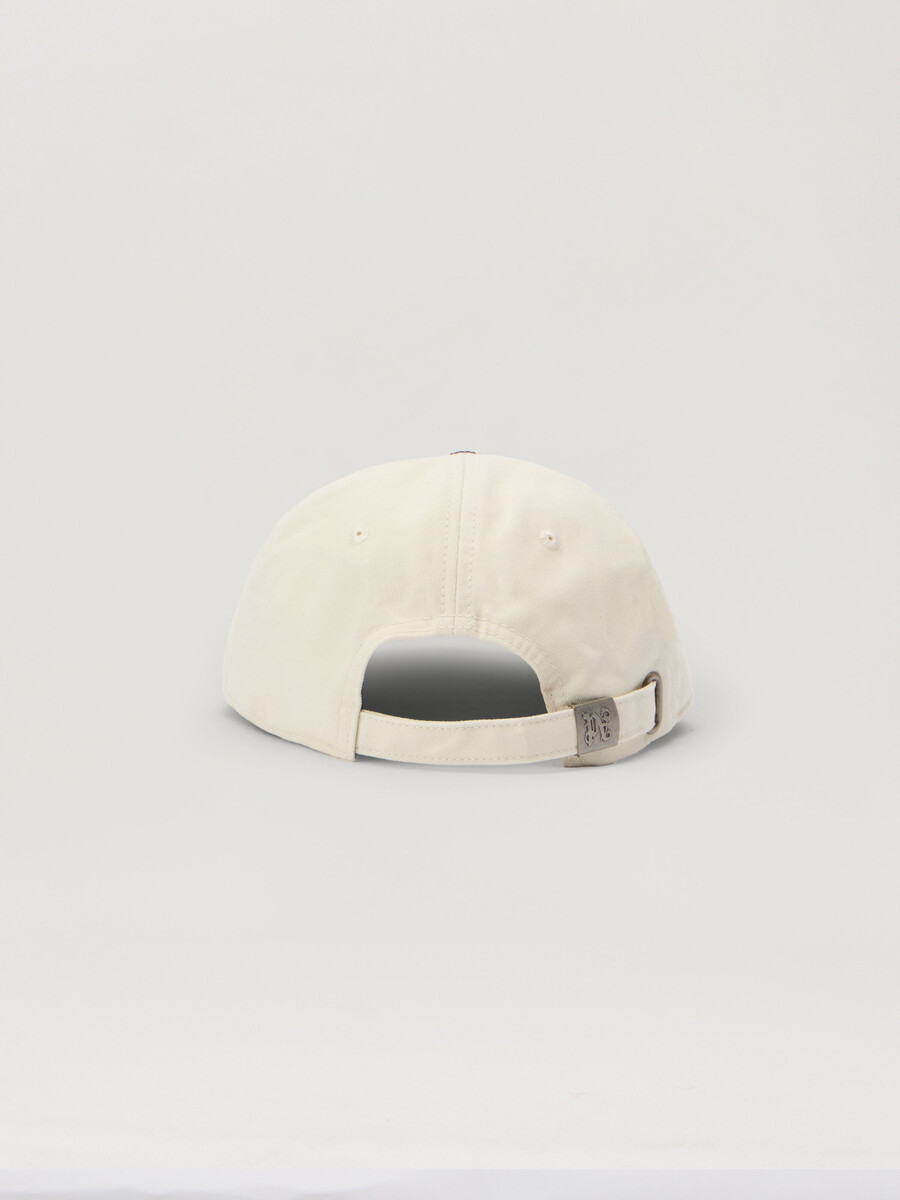 casquette ton sur ton avec logo incurvé