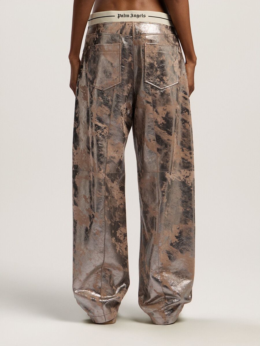 pantalon carotte en cuir laminé