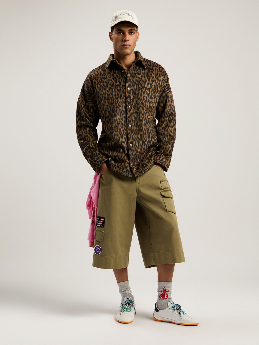 bermudas à écusson militaire