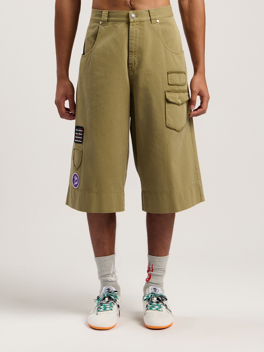 bermudas à écusson militaire