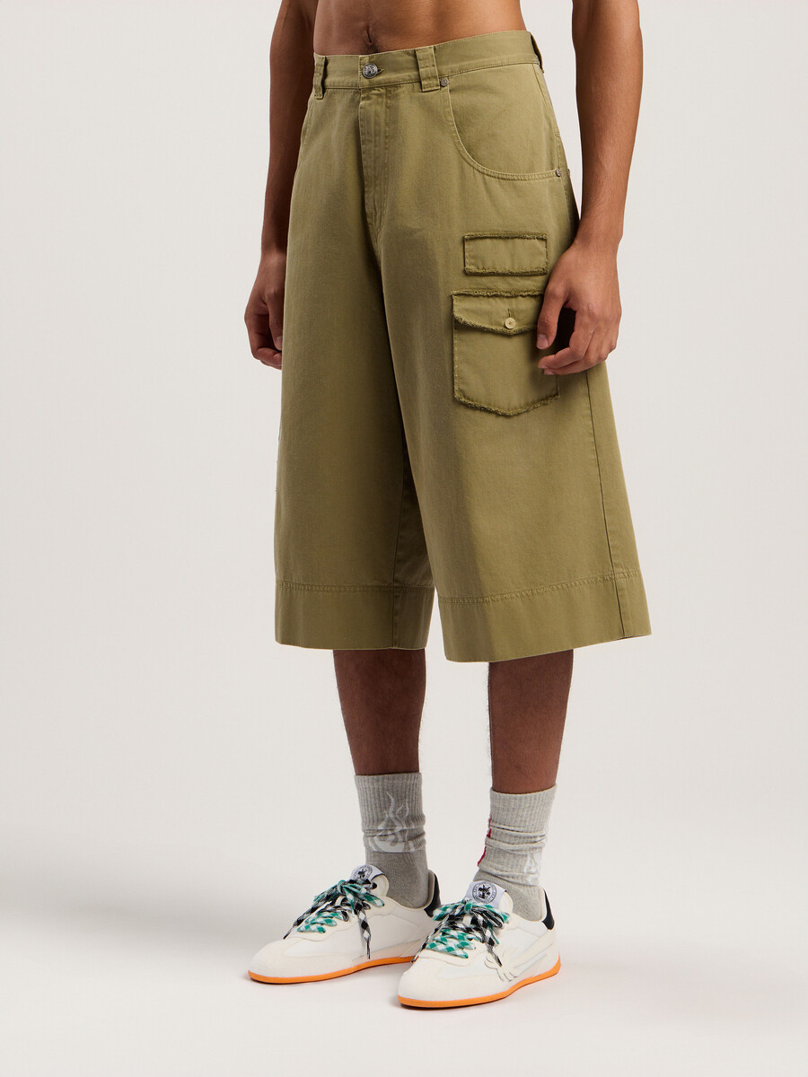 bermudas à écusson militaire