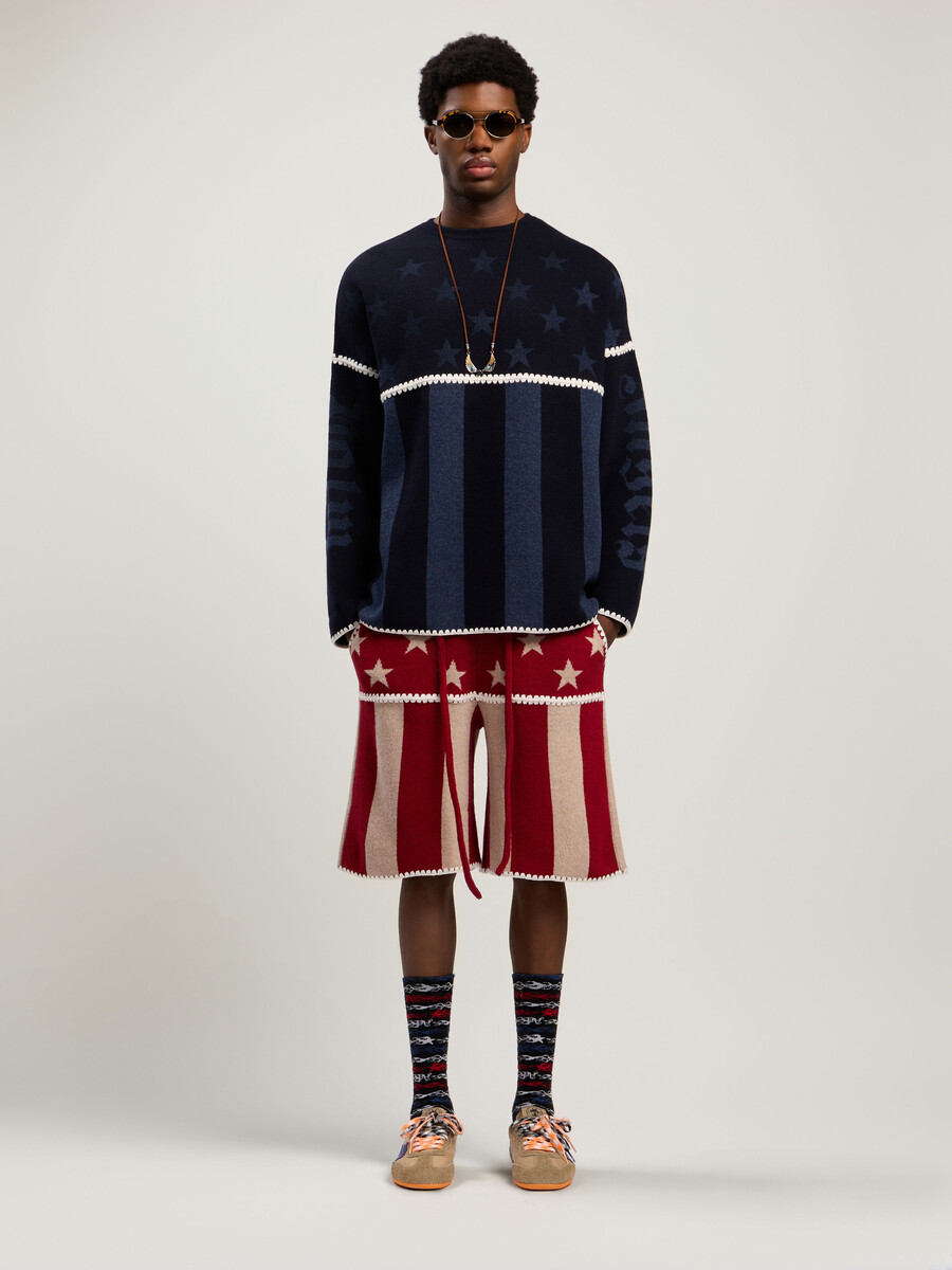 pull à étoiles et rayures