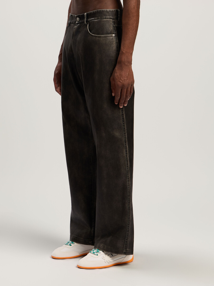 pantalon enduit à logo incurvé