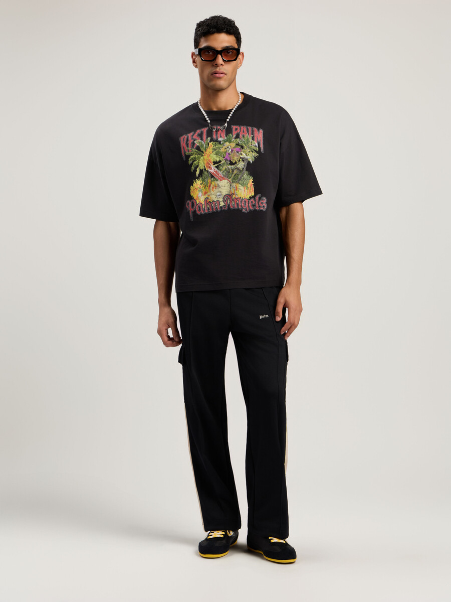 t-shirt ample rest in palm