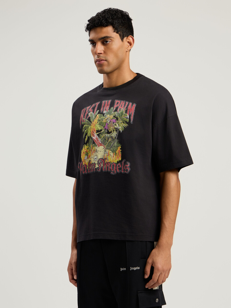 t-shirt ample rest in palm