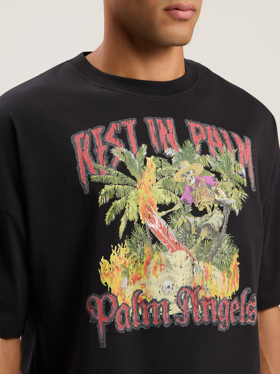 t-shirt ample rest in palm
