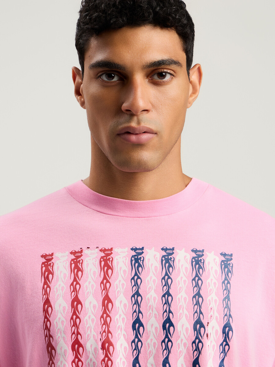 t-shirt à manches longues avec drapeau des flammes