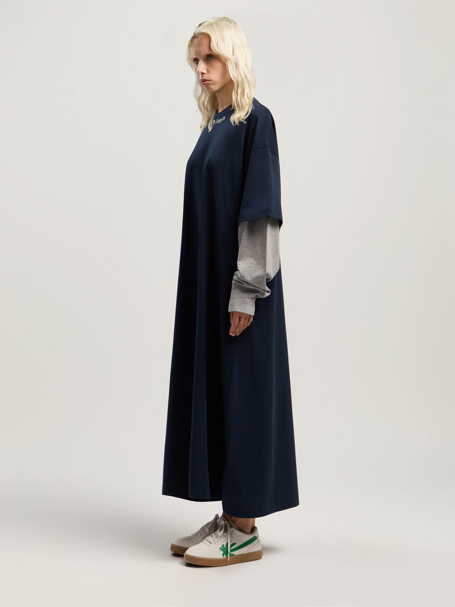 robe à logo incurvé et à volants superposés